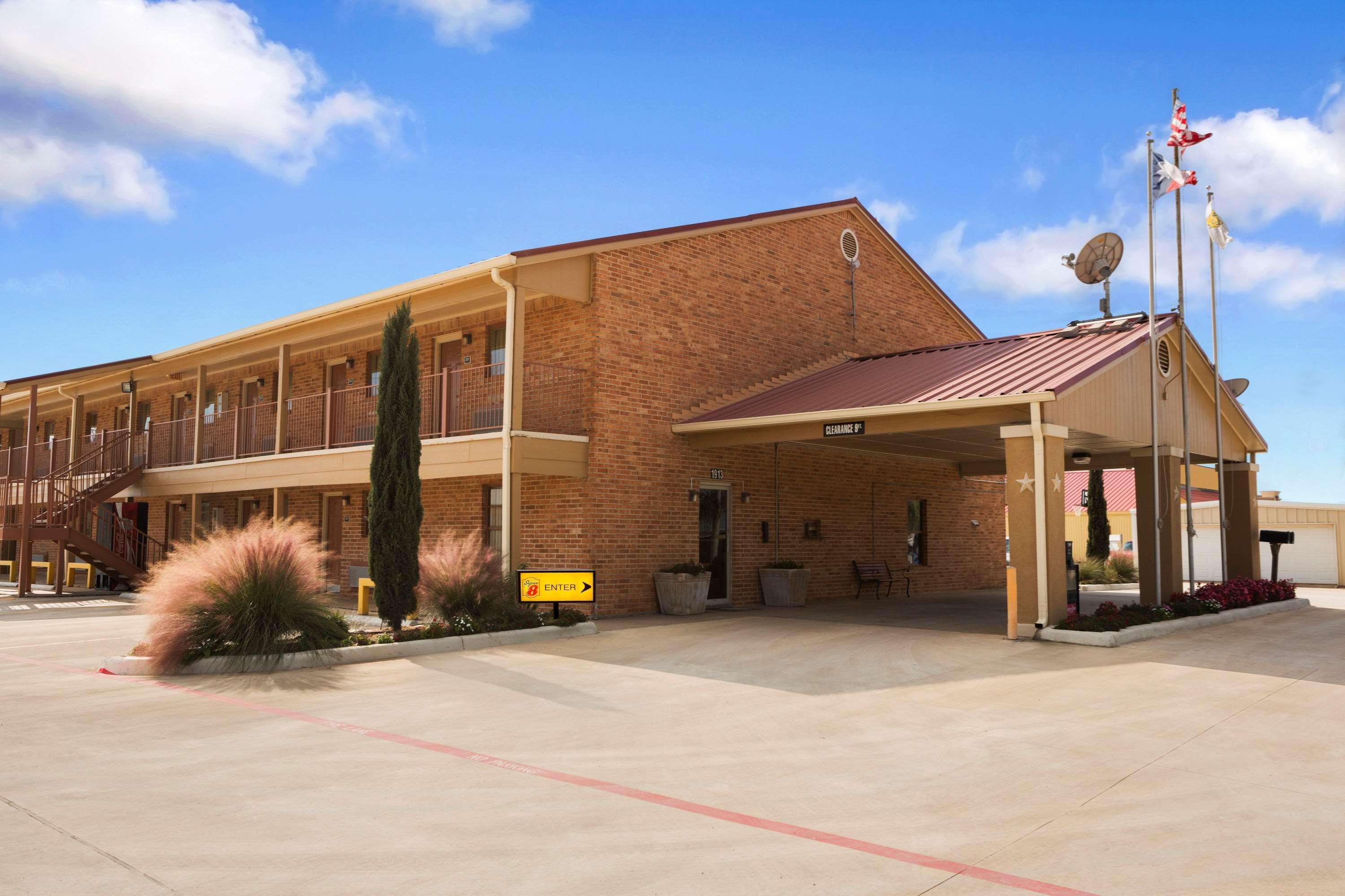 Super 8 By Wyndham Pleasanton Exterior foto