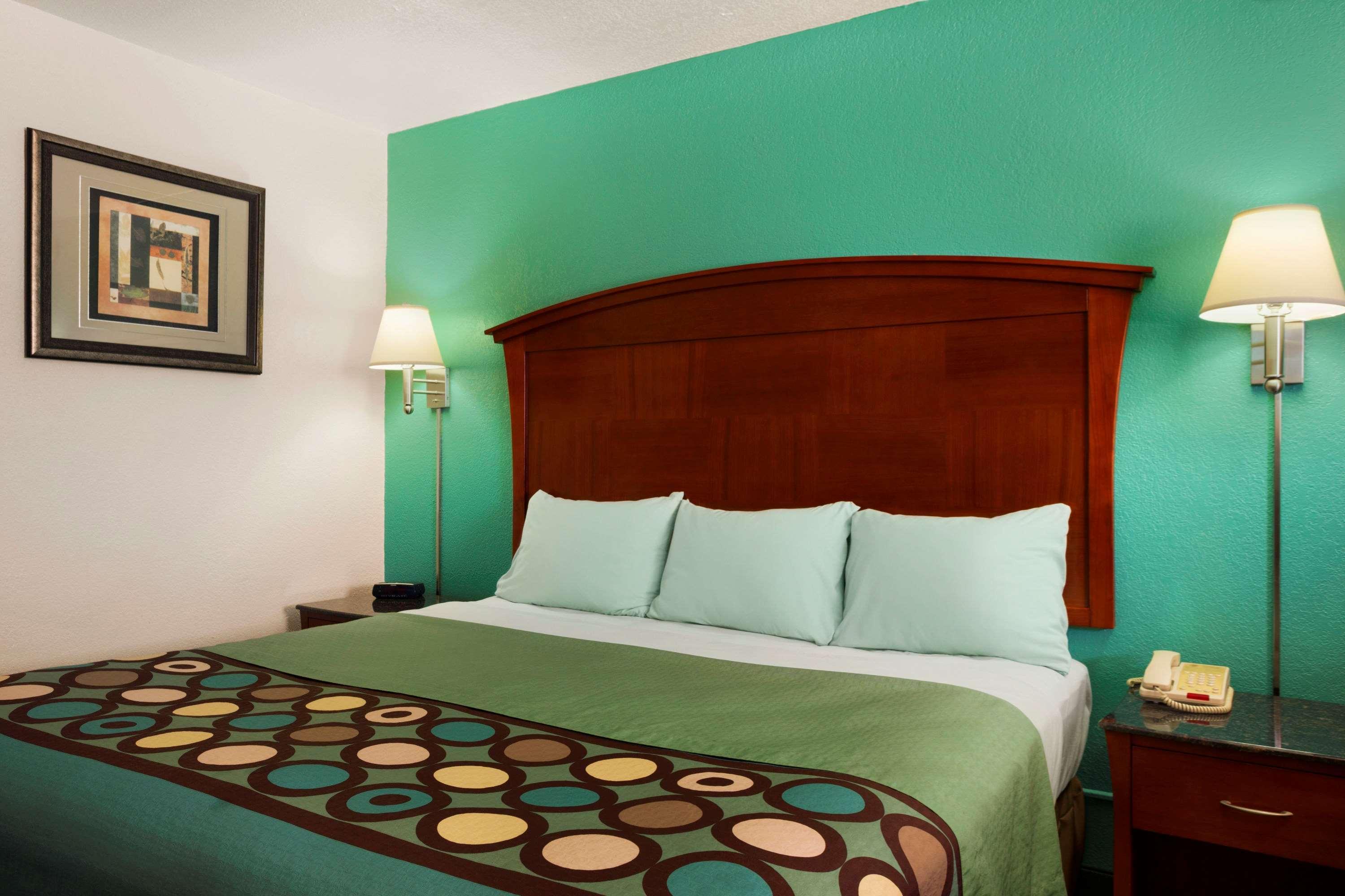 Super 8 By Wyndham Pleasanton Exterior foto