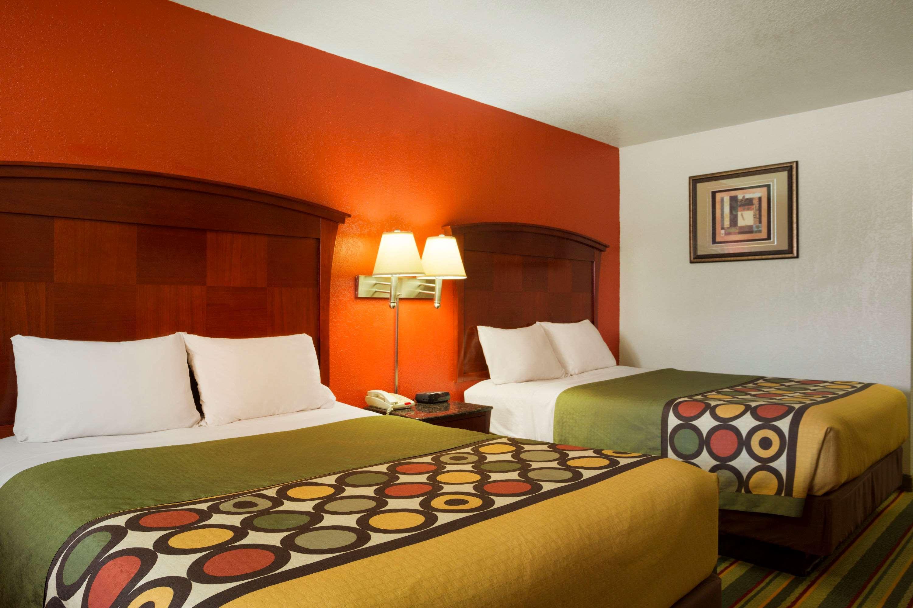 Super 8 By Wyndham Pleasanton Exterior foto