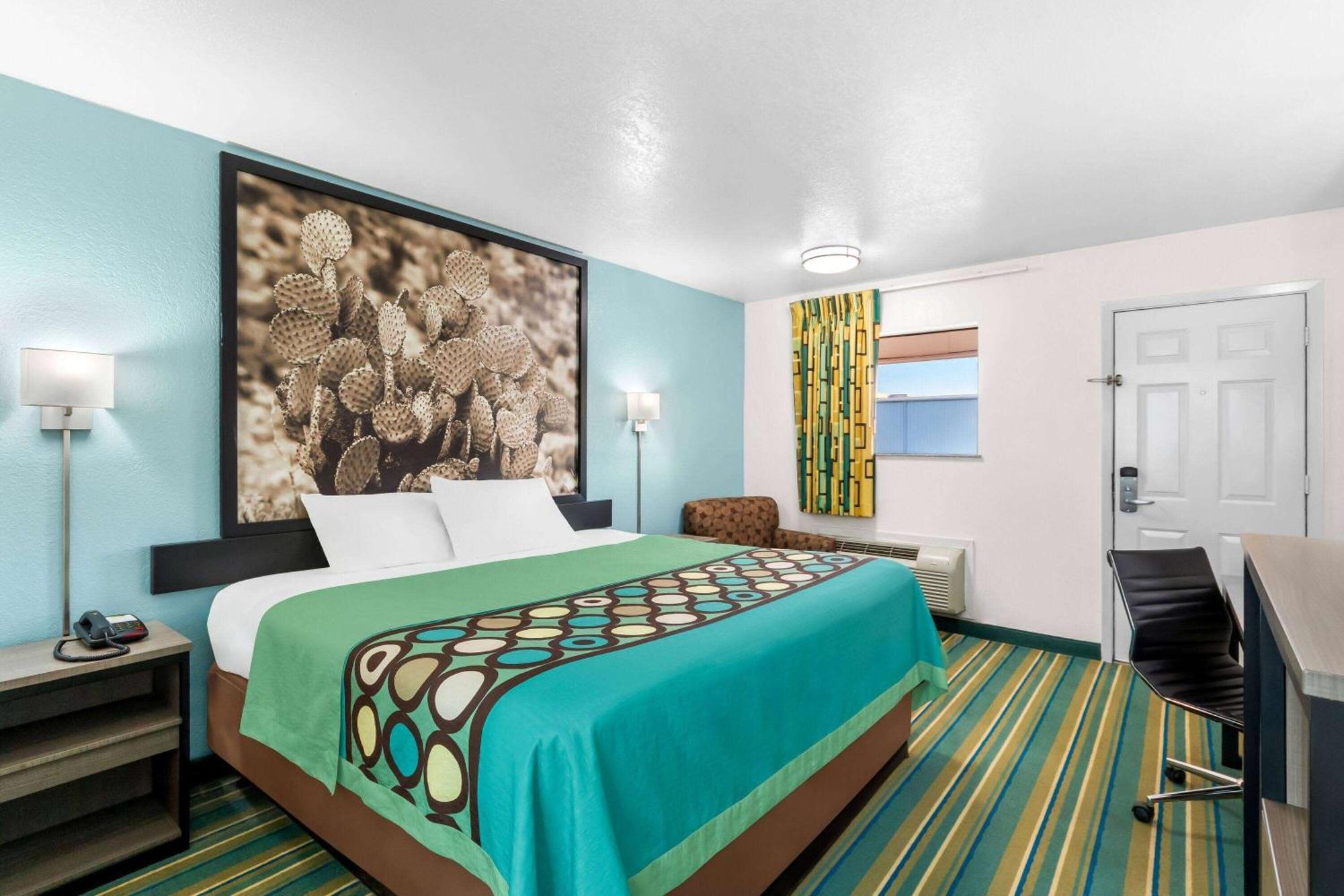 Super 8 By Wyndham Pleasanton Exterior foto