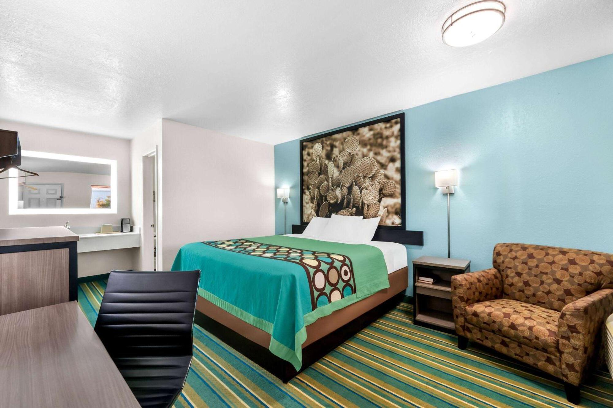 Super 8 By Wyndham Pleasanton Exterior foto