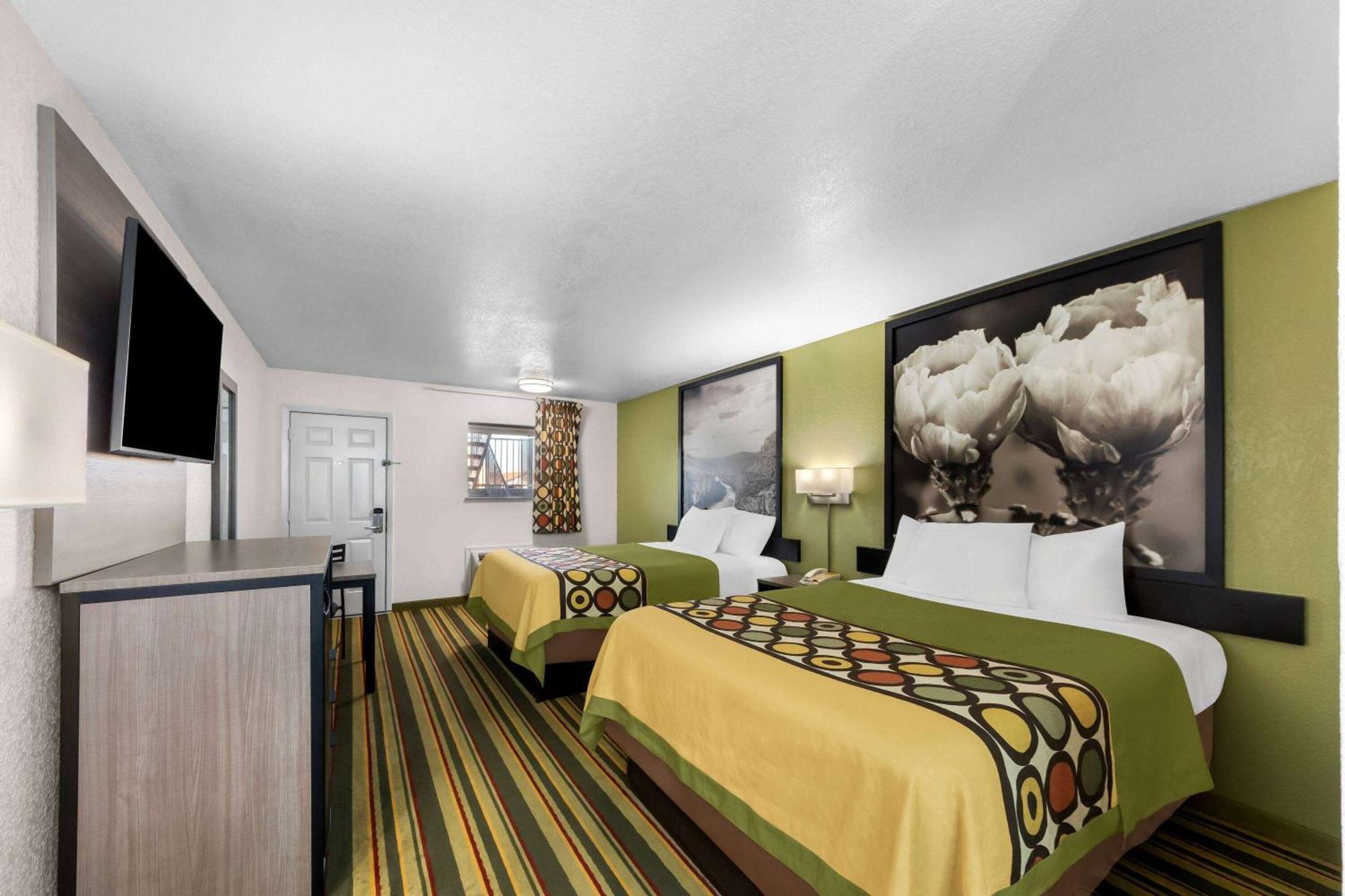 Super 8 By Wyndham Pleasanton Exterior foto